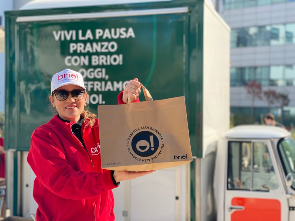 Milano, 1000 pasti gratuiti consegnati ai dipendenti dei centri direzionali Bodio e Centro Leoni  Via al food delivery dedicato alle aziende