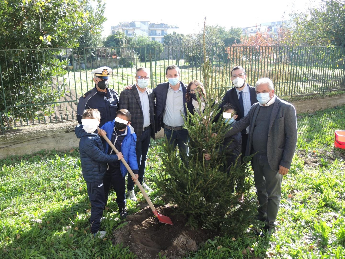 -Mariglianella Il Sindaco Arcangelo Russo all’I.C.S. Carducci per i Diritti dei bambini e degli adolescenti e la Festa dell’albero.