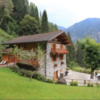 Lo Chalet nelle Dolomiti: una fiaba nel bosco che merita di essere ascoltata