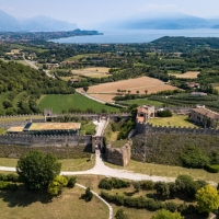 17 marzo – La Rocca di Lonato del Garda si illuminerà di verde in occasione del Global Greening che vede coinvolti circa 440 importanti siti di tutto il mondo