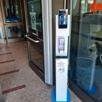 PISTOLE TERMO SCANNER E COLONNINE ANTI-COVID INSTALLATE IN QUESTURA A VICENZA