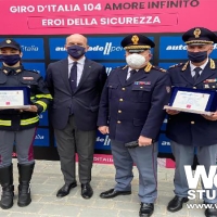 Polizia di Stato e Autostrade per l’Italia, al Giro premiati gli “Eroi della sicurezza”