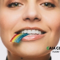 Gaia gentile presenta il video FUORI TENDENZA