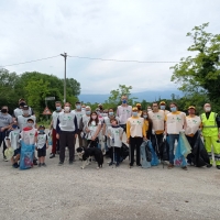 Pulizie di quartiere al lago della Burida