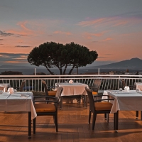 Andrea Gambardella, Carmine Sorrentino e l'art director Nello Simioli @ Terrazza Lounge Bar / Hilton Sorrento Palace, per Sunset Aperitif da sogno, a partire dal 10 giugno 2021