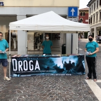 Riprendono gli stand in piazza dei volontari di Dico No alla droga