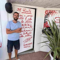 Al Papeete la poesia murale di Rinascimento Poetico.