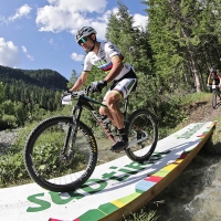 A VILLABASSA BRILLA L’IRIDE DI LEO PAEZ. DOLOMITI SUPERBIKE VERO FESTIVAL MTB