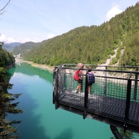 Trentino – Val Noana, angolo magico del Primiero. Il brivido del canyoning, le passerelle panoramiche, il ponte tibetano e il Sentiero degli Abeti Giganti