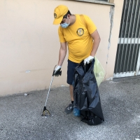 I volontari intervengono nell'area del policlinico