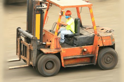 Carrelli e piattaforme: formare i lavoratori e migliorare la prevenzione