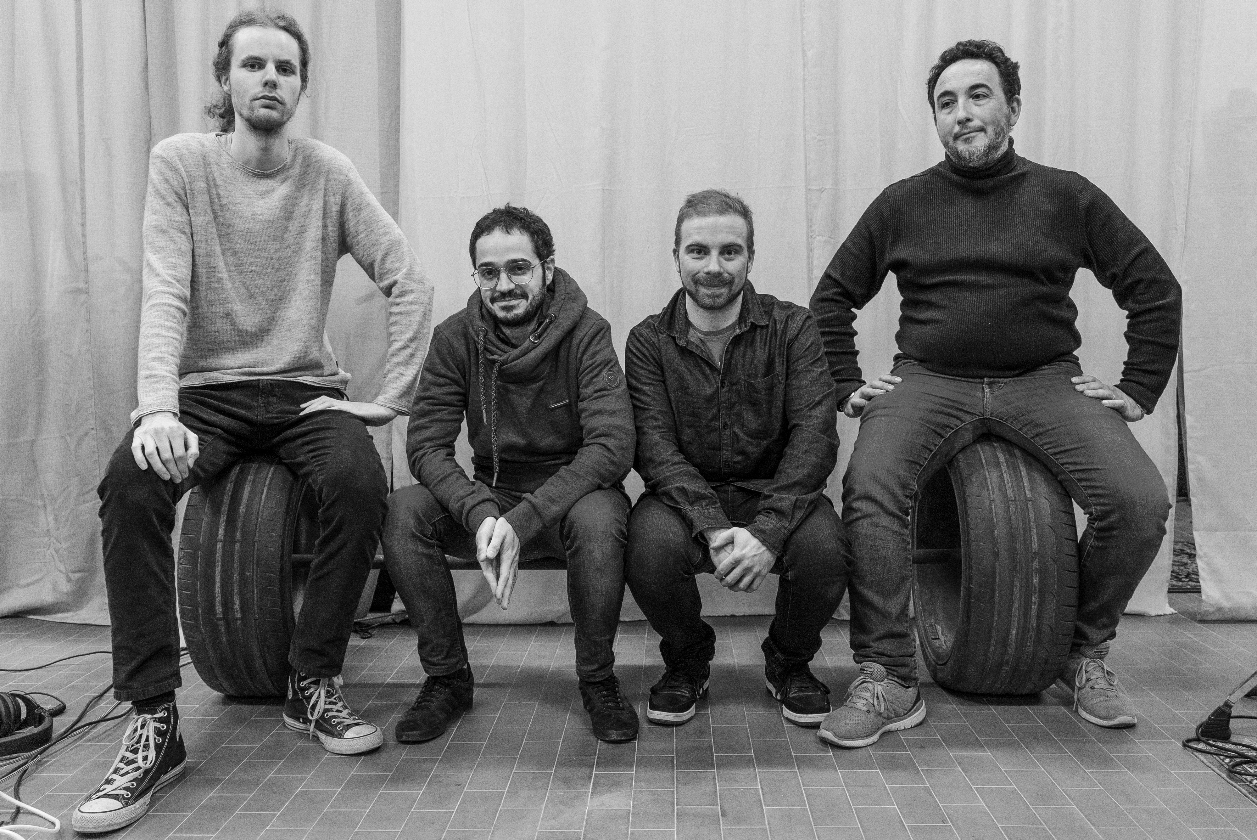 “SUPERSONIC BUS”  è l’ep d’esordio dell'omonima band