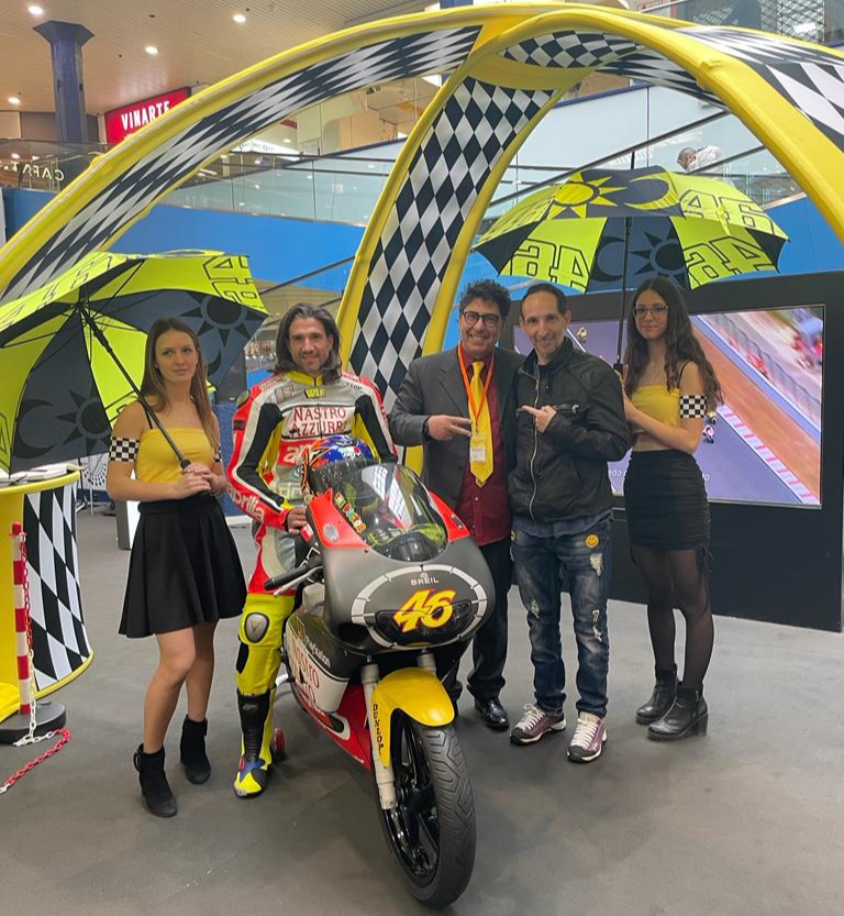 A Chiasso: l'artista Luca Maris ospite per la super collezione VR46 di Nicola Cavadini  