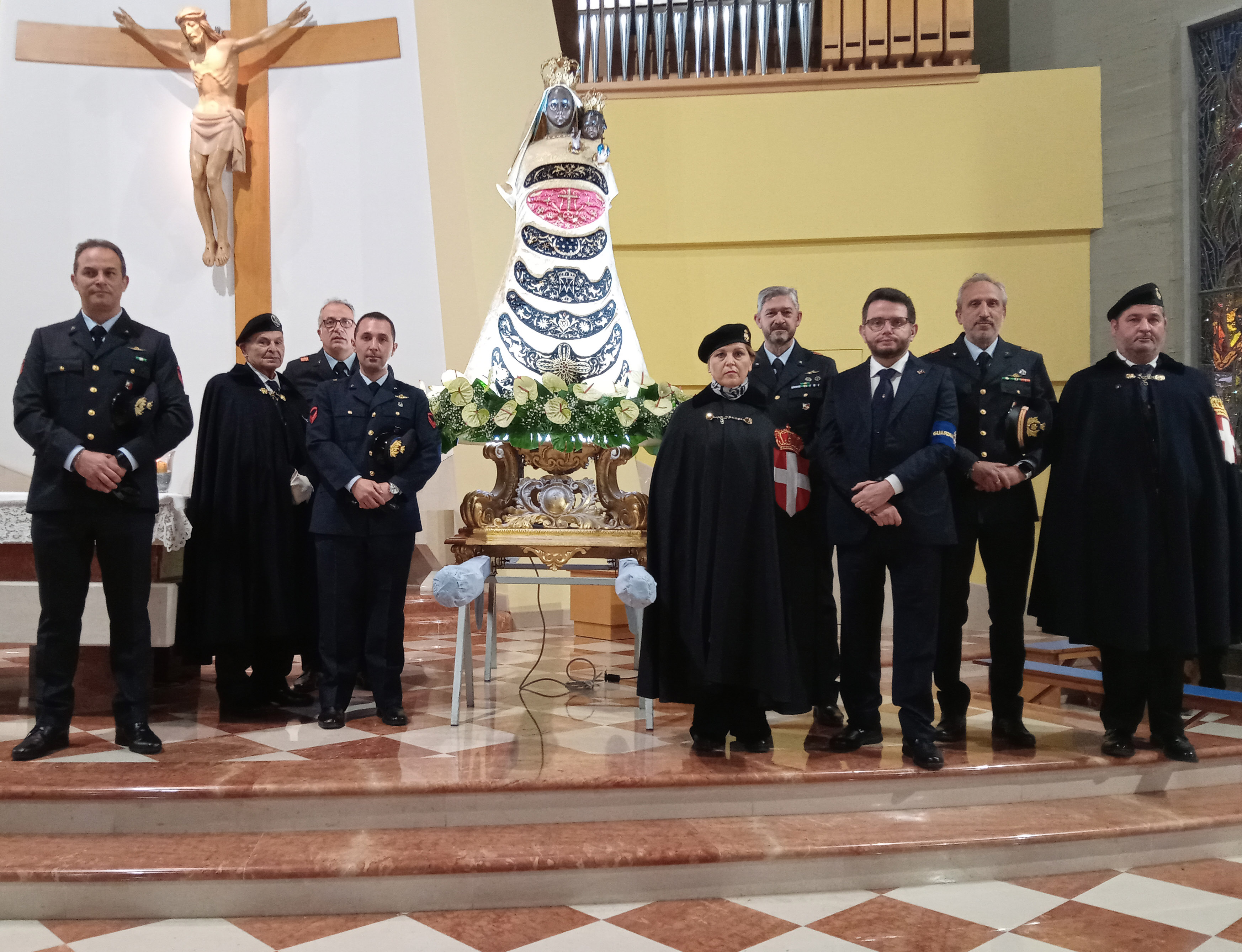 Le Guardie d’Onore alle Reali Tombe del Pantheon alla Processione della Madonna di Loreto a Bitonto