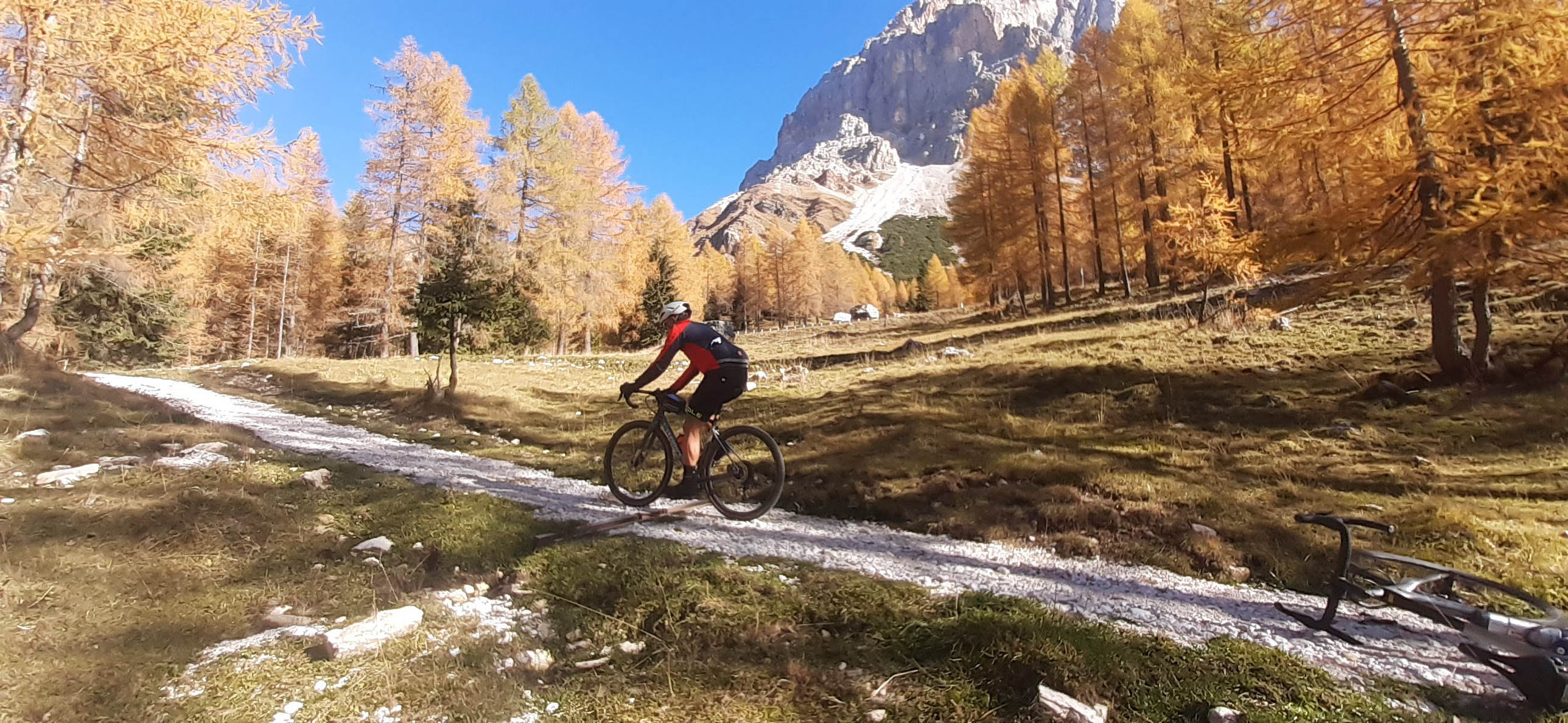 BLACK OR GREEN: IL GRAVEL A COLORI. IN PRIMIERO I “MYTHOS” DELLE STRADE BIANCHE