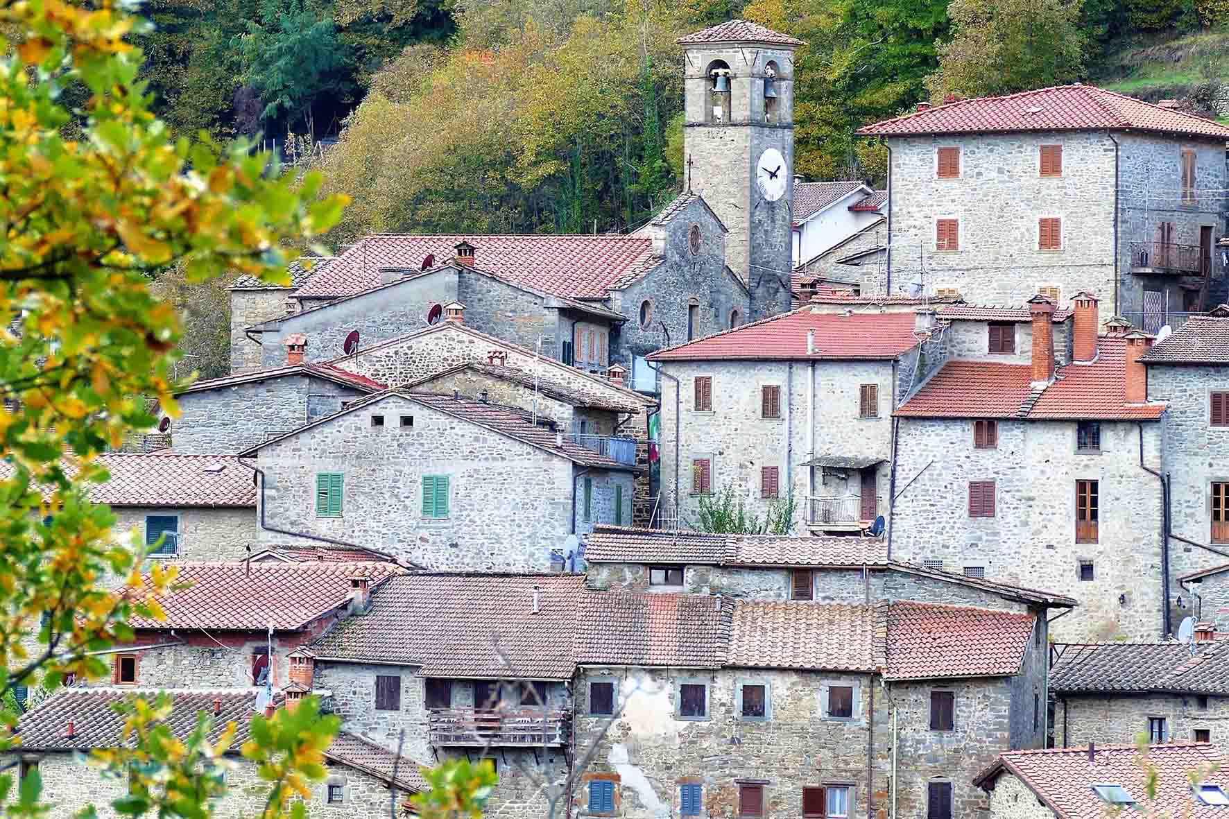 “Scatti di primavera”, un laboratorio fotografico nel borgo di Raggiolo