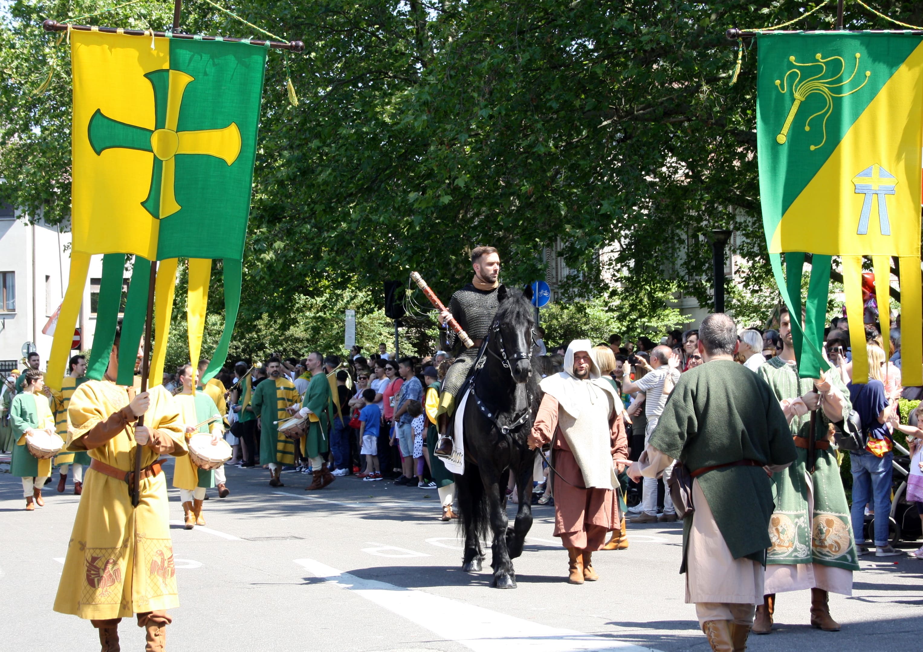 Palio di Legnano, un pavimento “parlante” per la Contrada Sant’Ambrogio