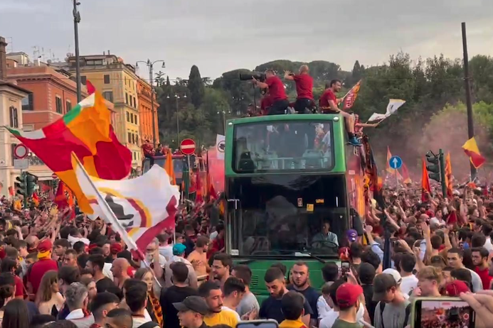 LA GREEN LINE TOURS ENTRA IN CAMPO PER I FESTEGGIAMENTI DELL' AS ROMA