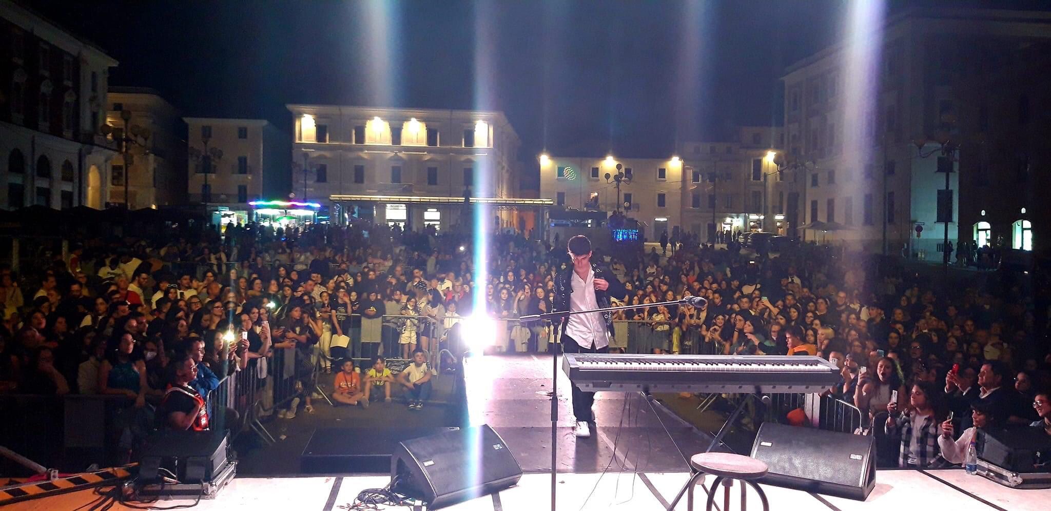 I ragazzi di Amici scaldano la Notte Bianca de L'Aquila