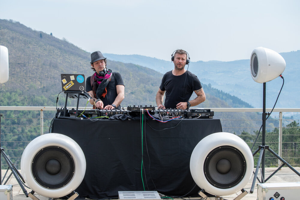   Pequod Acoustics: un'estate musicale, tra Campo dei Fiori (Varese), Francia e Formentera