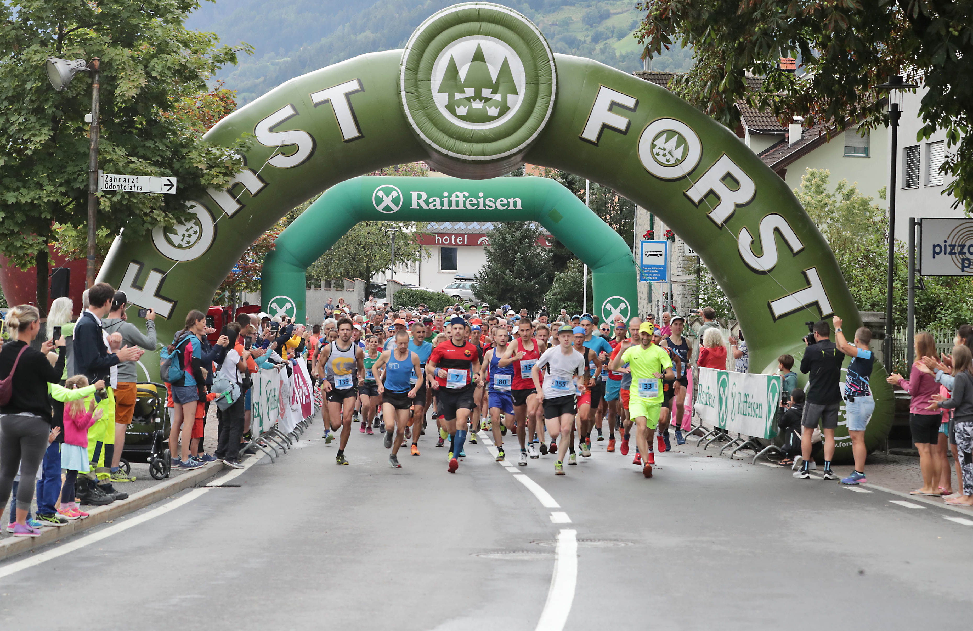  LE DUE FACCE DELLA STELVIO MARATHON. NIEDEREGGER E FREITAG “IMPERMEABILI”