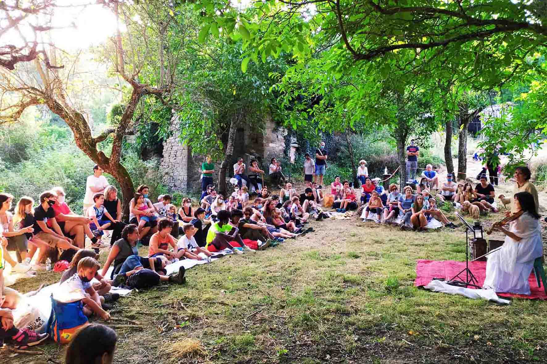 Letture per bambini nel bosco e nei vicoli del borgo di Raggiolo 