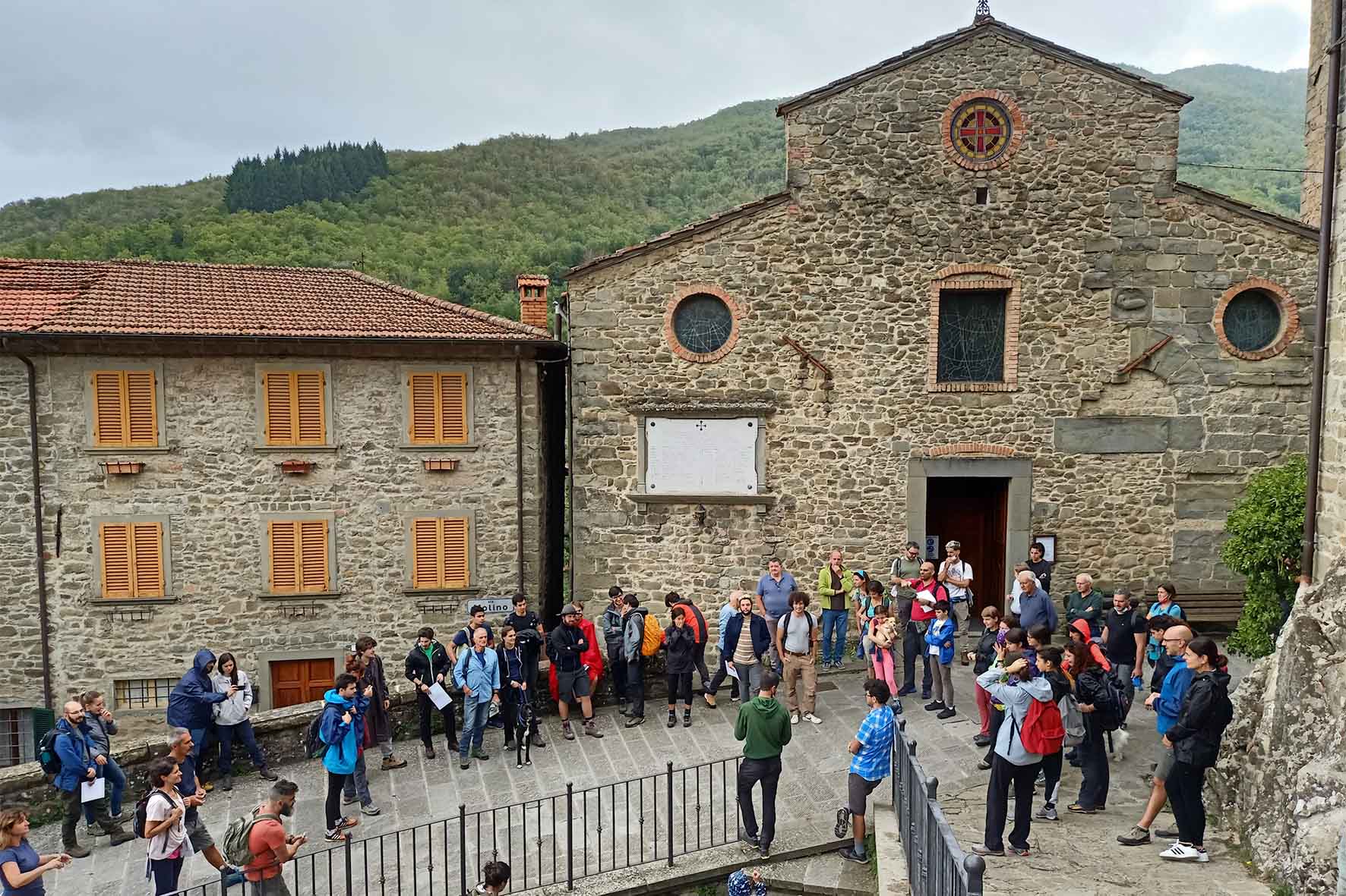 Un trekking con delitto nel borgo e nei boschi di Raggiolo