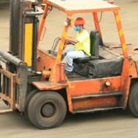 Carrelli e piattaforme: formare i lavoratori e migliorare la prevenzione