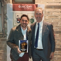 Il professor Luca Viozzi presenta il suo romanzo a Scuola