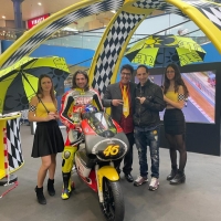 A Chiasso: l'artista Luca Maris ospite per la super collezione VR46 di Nicola Cavadini  