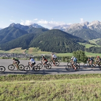 ‘TRIPLETE’ DELLA SÜDTIROL DOLOMITI SUPERBIKE. NOVITÁ: UN PERCORSO DI 85 KM E PACCO GARA