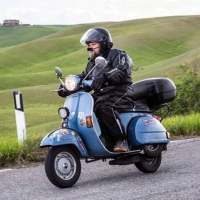 Il raduno nazionale VespArezzo scalda i motori per il Primo Maggio