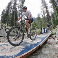 SALE L’ATTESA PER LA DOLOMITI SUPERBIKE. A VILLABASSA BIKERS DA TUTTO IL MONDO