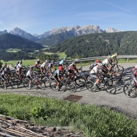 LEO PAEZ CALA IL POKER A VILLABASSA. UNA PERETTI DOLOMITICA È SUPER BIKER