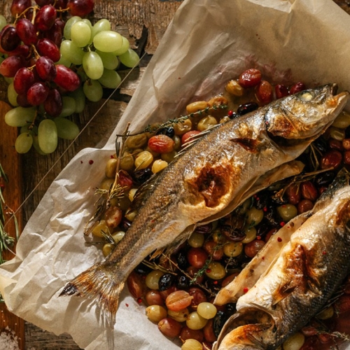 L'uva, regina d'autunno, torna sulle nostre tavole nel mese di settembre: Fish from Greece propone un secondo piatto a base di pesce fresco greco e uva, sorprendente e leggero!