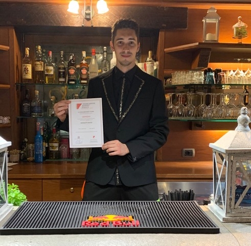 Per Michele Piagno un brindisi ai successi del suo allievo Davide Grossutti, docente di Federazione Baristi Italiani 