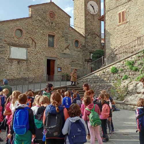 Cento bambini alla scoperta della filiera della castagna a Raggiolo