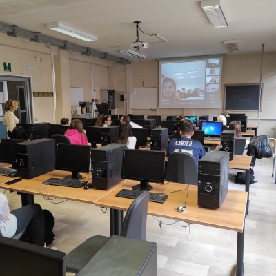 INTERconNETtiamoci...ma con la testa! Con il Lions Club “I Marrucini” un incontro con le scuole superiori per parlare di sicurezza in rete