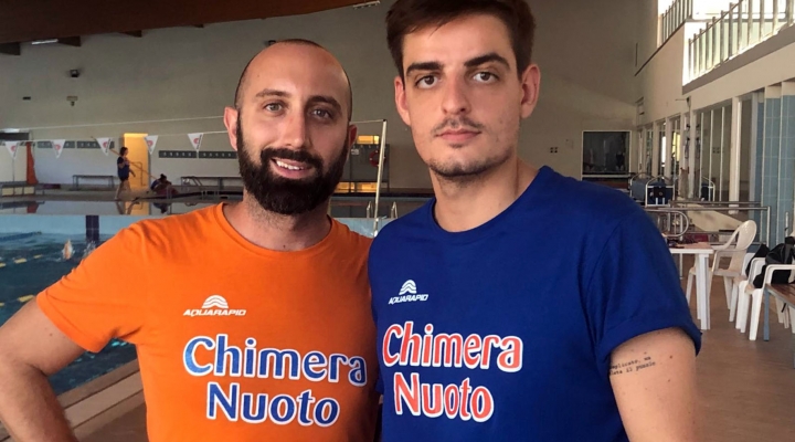 Novanta giovani nuotatori nel settore Propaganda della Chimera Nuoto