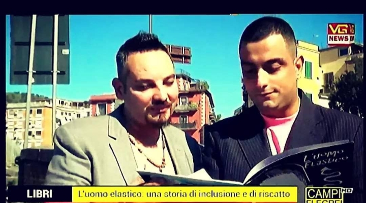 L'Uomo Elastico: gli autori del libro a fumetti Nunzio Bellino e Giuseppe Cossentino a Campi Flegrei Tv: 