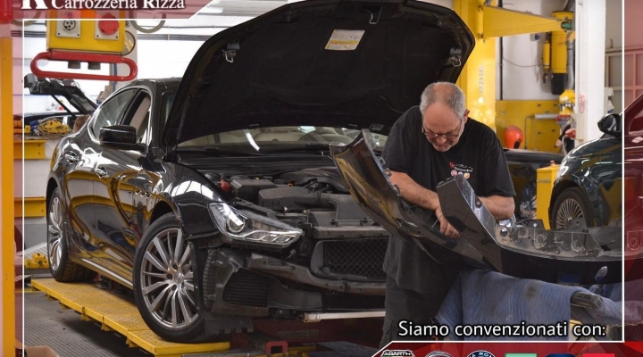 Sostituzione parabrezza e riparazione auto noleggio Carrozzeria Rizza