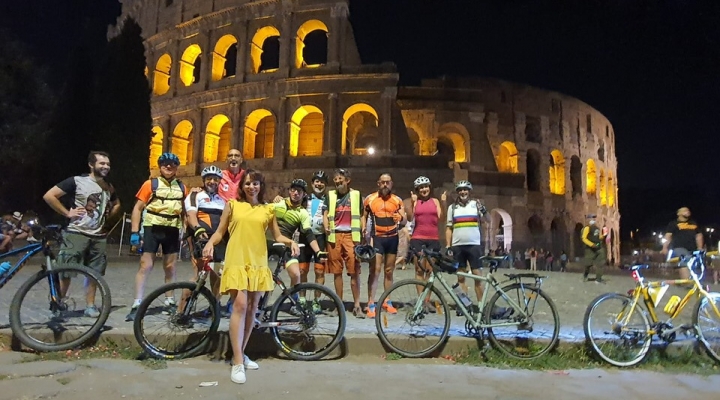 La bici è un buon strumento della palestra dello sport