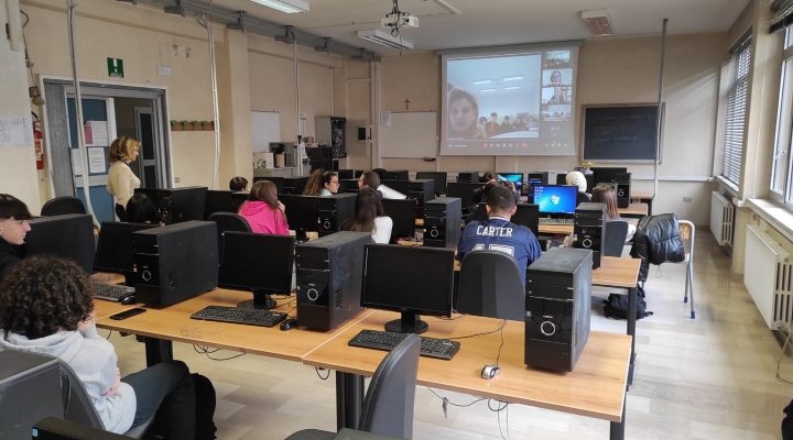 INTERconNETtiamoci...ma con la testa! Con il Lions Club “I Marrucini” un incontro con le scuole superiori per parlare di sicurezza in rete