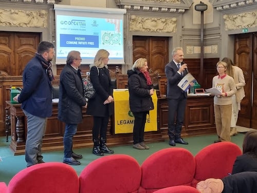 Ecoforum di Legambiente, Rifiuti Free: premiato il Comune di Olevano sul Tusciano