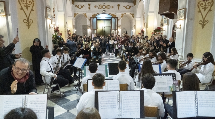 CONCERTO DEGLI STUDENTI DELL'I.C.S. DI CASALUCE E CONSIGLI DEI CARABINIERI NELLA CHIESA S. MARCELLINO DI APRANO