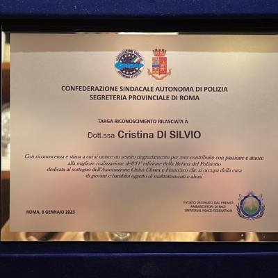 Cristina Di Silvio con il sindacato di Polizia Consap Roma, la Questura di Roma, l’Ufficio Relazioni esterne e cerimoniale della Polizia di Stato, per La Befana dei sorrisi e della solidarietà