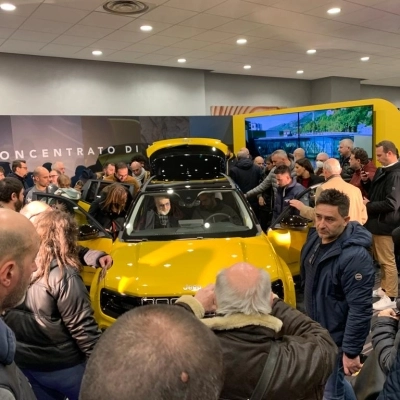 Exhibition live nello show room UNICAR: un successo