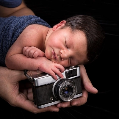 Cosa Aspettarsi e Come Prepararsi a Una Sessione Fotografica Per Neonati