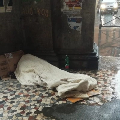 Italia dei Diritti, piazza Vittorio da storico mercato a dormitorio per clochard