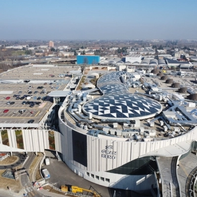 SHOPVILLE GRAN RENO, IL CENTRO SOSTENIBILE HA UN TETTO MULTIFUNZIONE CON L'IMPRONTA DI DERBIGUM 